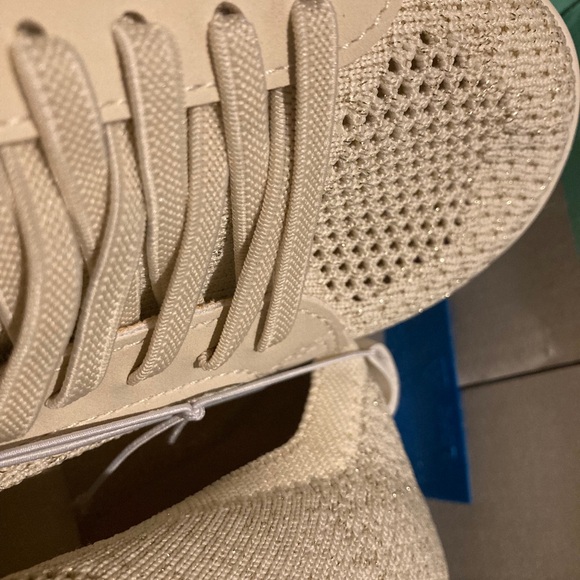 Mia girl Cream Sneakers - Picture 6 of 10